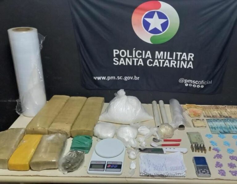 PM de Itajaí prende dupla com 7 kg de maconha e 2,6 kg cocaína