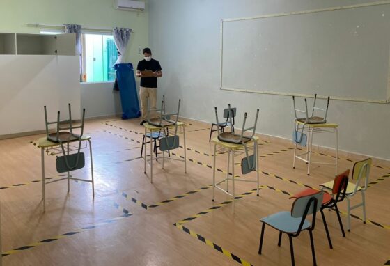 Camboriú tem sala de aula fechada enquanto crianças esperam vagas, fiscaliza John Lenon