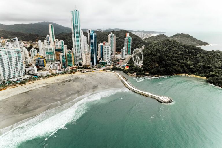 Bombeamento de areia para a Praia Central foi completado neste domingo