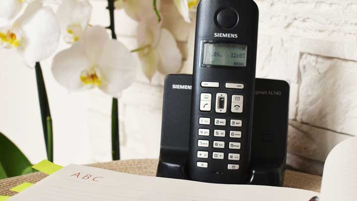 Ainda vale a pena ter um telefone fixo?
