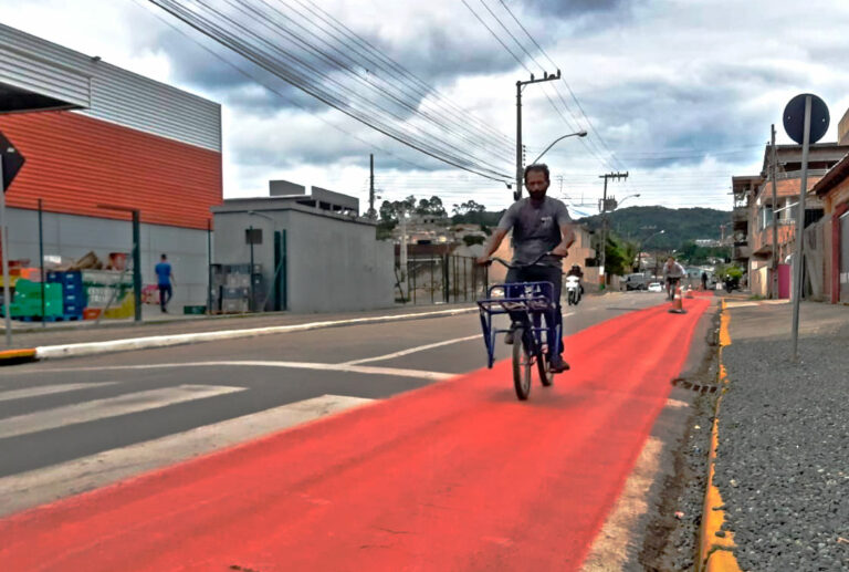 Rua Monte Bandeira recebe quase 1 km de ciclovia