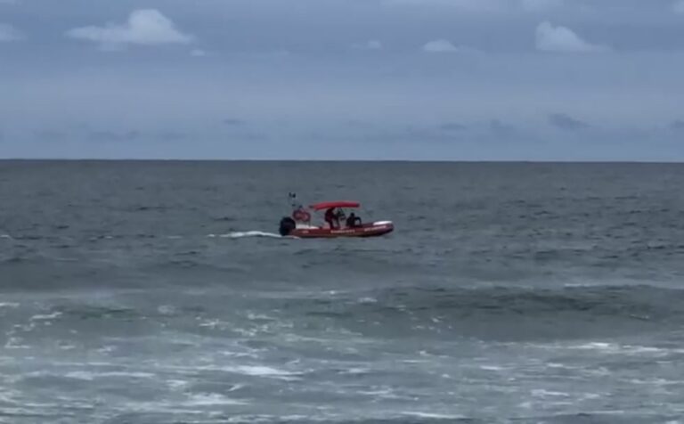 Jovem de 21 anos desaparece na Praia do Atalaia