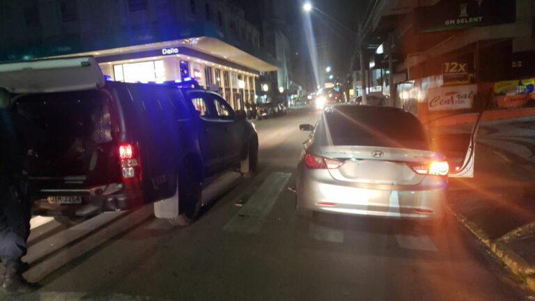 Carro foge da GM e é abordado em Itapema após perseguição policial