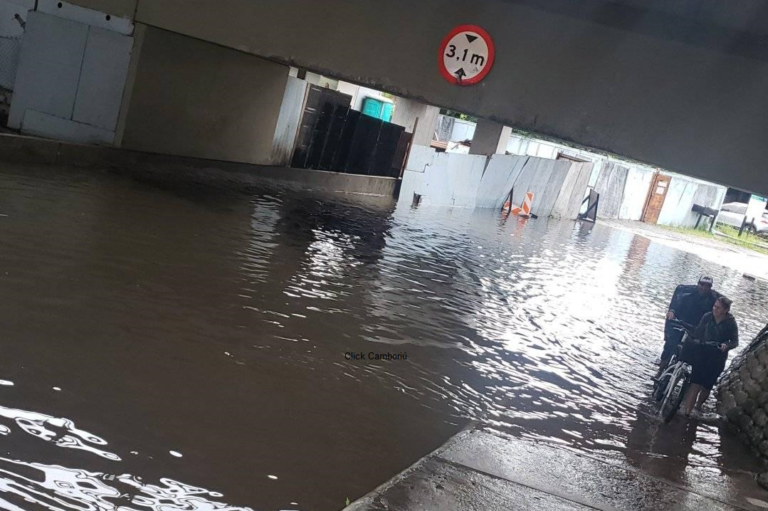 Viaduto da Rua 3700 segue interditado na manhã desta segunda