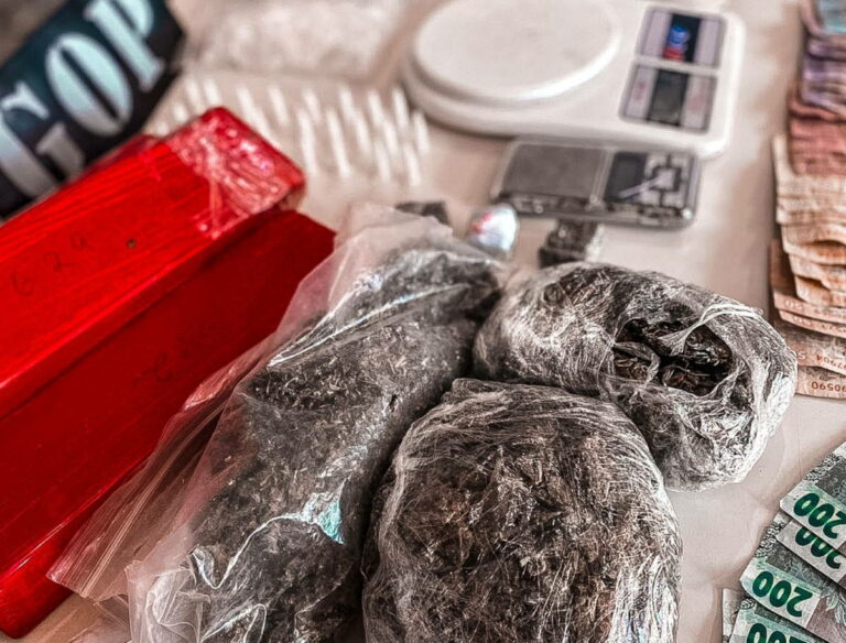 Homem é preso com mais de 2,6kg de drogas no Bairro dos Municípios