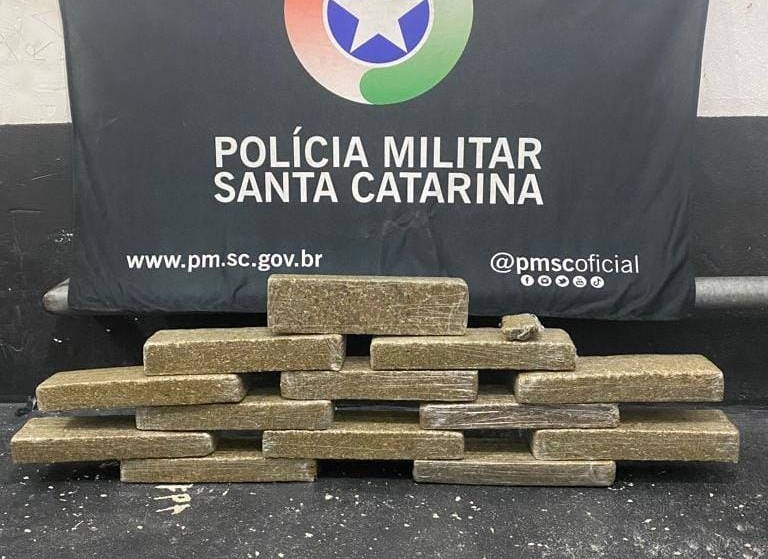 Dupla é presa com mais de 7kg de maconha em Itajaí