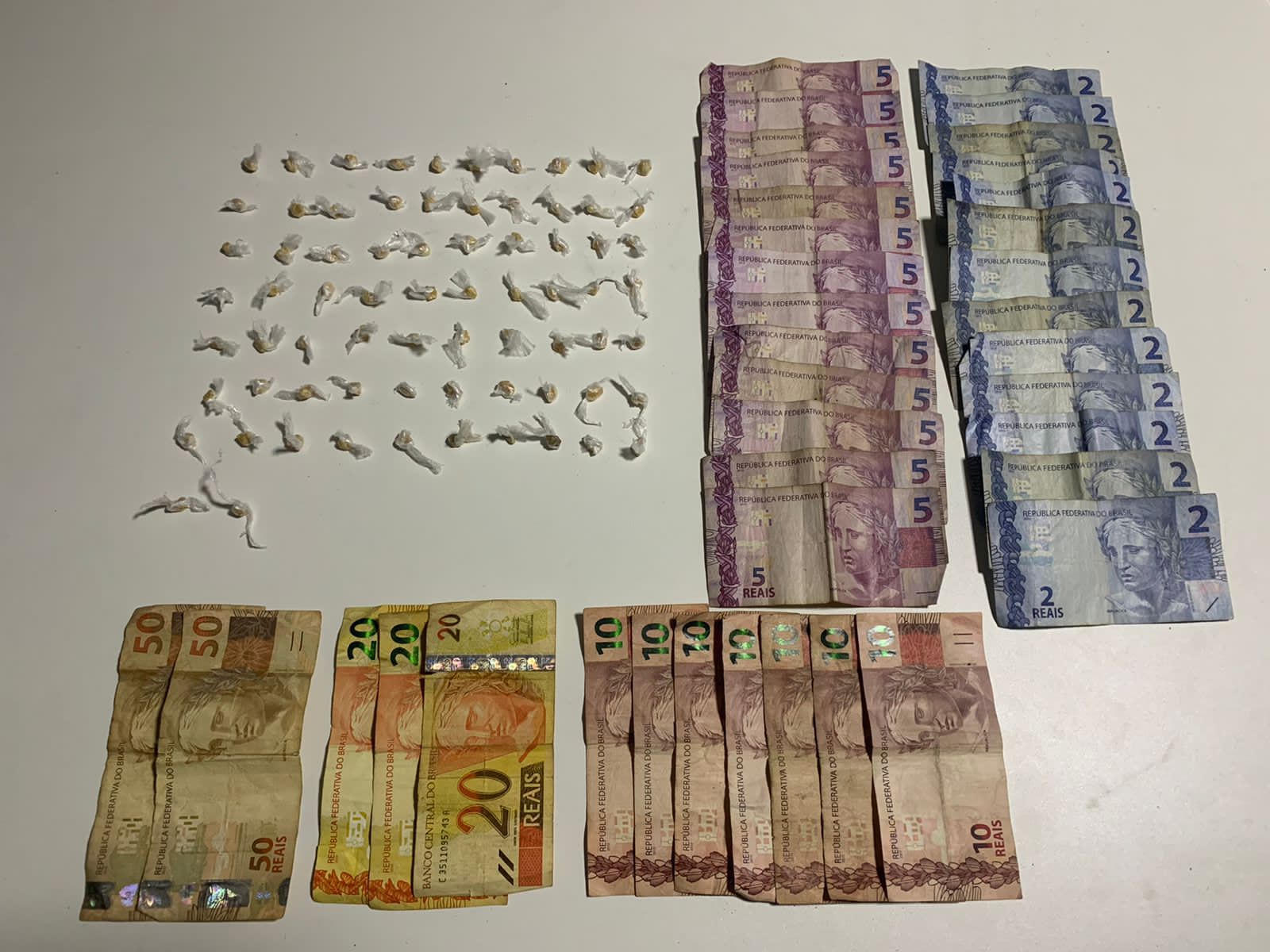 Trio é preso com 20 Kg de maconha no São Vicente 1 21 pedras de crack