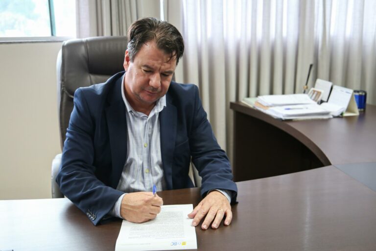 Gelson Rodrigues volta a ocupar a presidência da Câmara de BC
