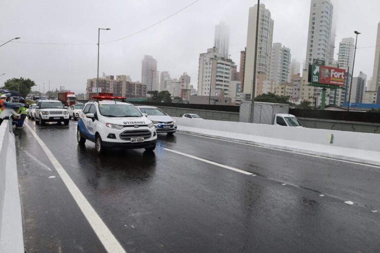 Ponte sobre o Rio Camboriú no sentido Sul é inaugurada