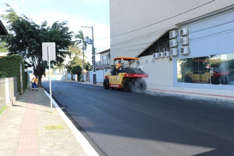 Finalizada a pavimentação na Rua 700 nesta sexta