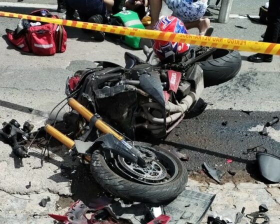 Diretor da Central da GM morre após colidir em caminhão na Av. Santa Catarina