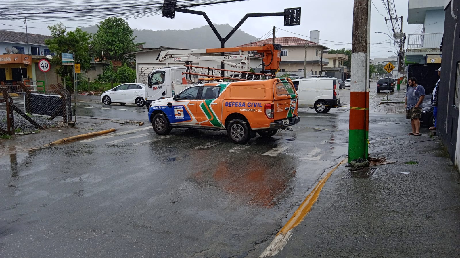 Ruas do Monte Alegre são interditadas devido a alagamentos 1 interdicao rua