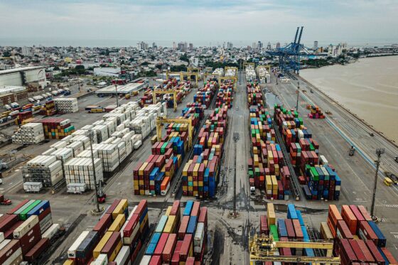 Governo do Estado entrega licença ambiental que permitirá entrada de navios maiores no Porto de Navegantes