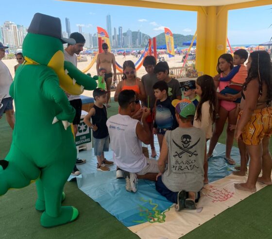 Jacamasa atraiu atenção da criançada no Praia Limpa do último sábado