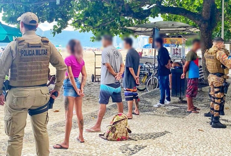 Operação da PM resulta na prisão de traficantes que atuavam na praia central de Balneário Camboriú