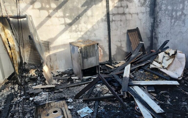 Quitinete pega fogo no bairro Tabuleiro, em Camboriú