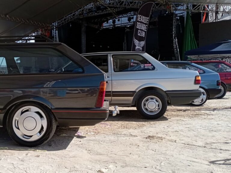 Cerca de 100 veículos passaram pela exposição de automóveis antigos no Aniversário de Camboriú