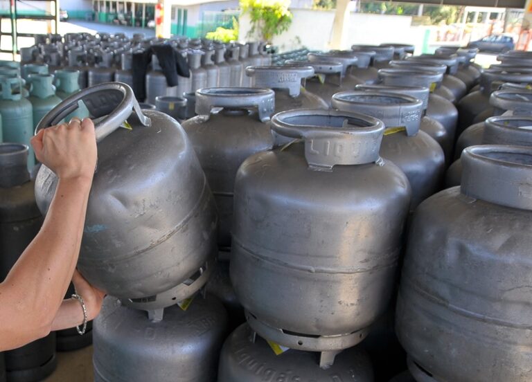 Gás de cozinha fica mais barato em SC com mudança no modelo de tributação