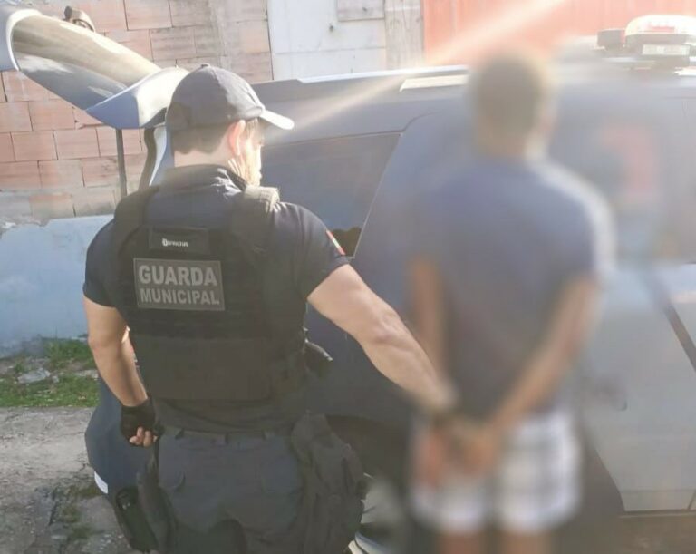 Homem é preso após tocar partes íntimas de menina de 11 anos em via pública
