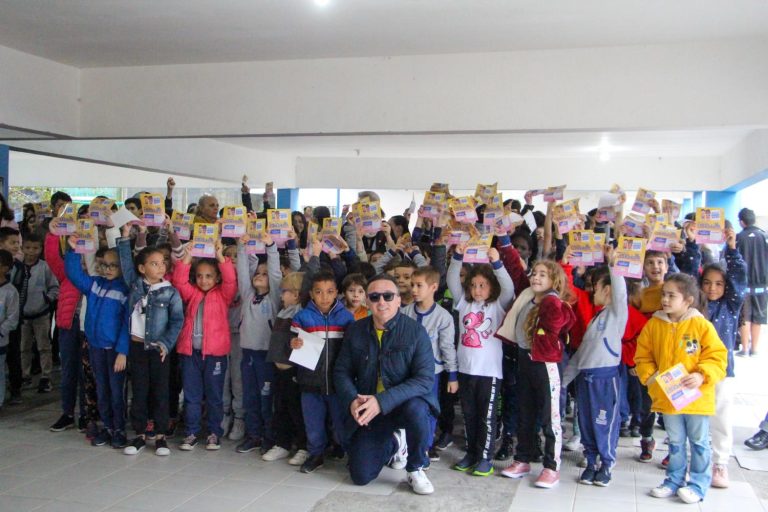 Presidente da Câmara participa de ação de divulgação do Concurso Estudante Cidadão