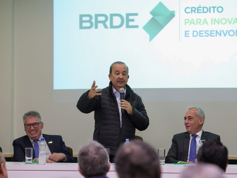 Kleinübing e Mauro Mariani assumem a direção do BRDE