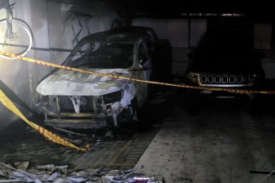 Incêndio atinge garagem de prédio em Porto Belo