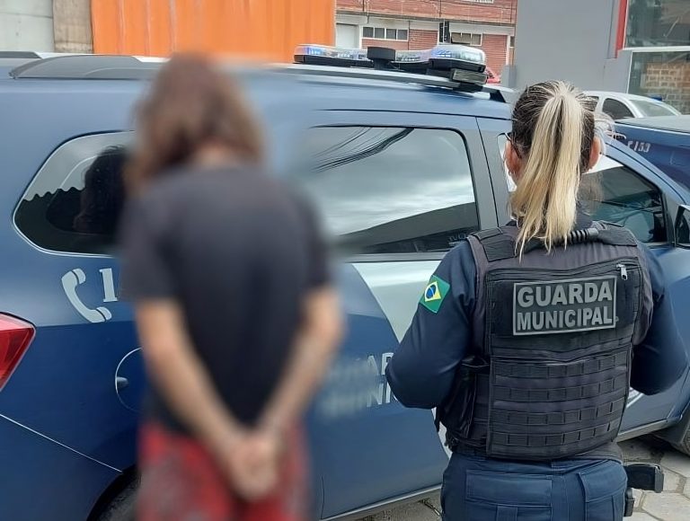 Homem é detido por quebra de medida protetiva contra a irmã em Balneário Camboriú