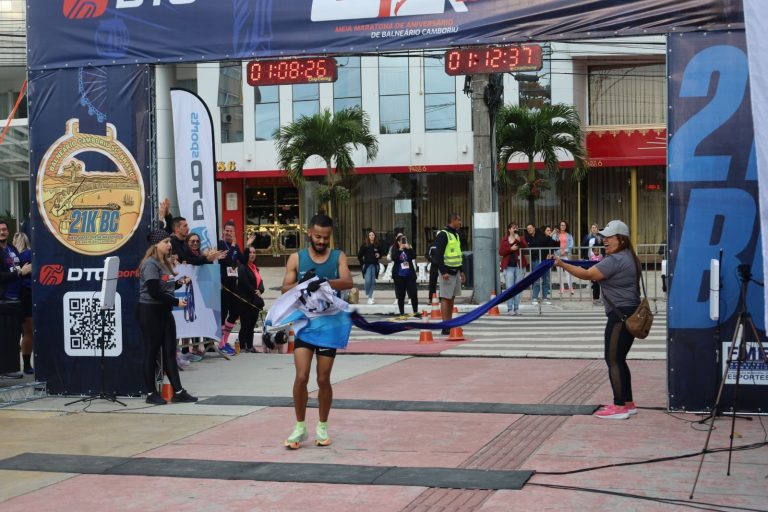 Balneário Camboriú recebe mais de 1200 atletas na Meia Maratona