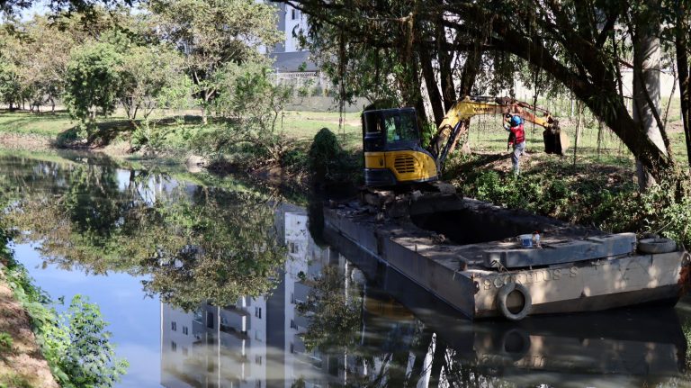 Obra de desassoreamento já beneficia 70% do Rio Peroba