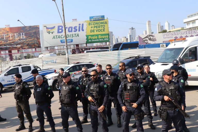 Operação Lei e Ordem: casa é demolida e casal é detido por furto no Bairro dos Estados