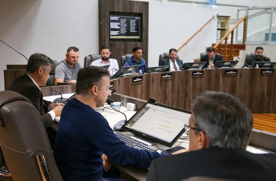 Câmara de Balneário Camboriú aprova projeto e mantém veto do Executivo