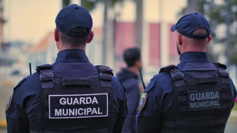 Guarda Municipal de Itajaí auxilia oficial de justiça em procedimento de afastamento de lar