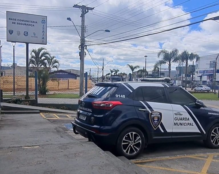 Guarda Municipal de Itajaí ajuda mulher perdida a reencontrar família no Santa Regina