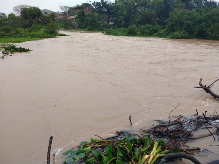 Rios estáveis e sem ocorrências: Balneário Camboriú acompanha previsões de chuva