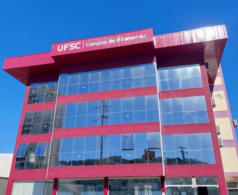 UFSC Blumenau oferece dois mestrados gratuitos para docentes da educação básica