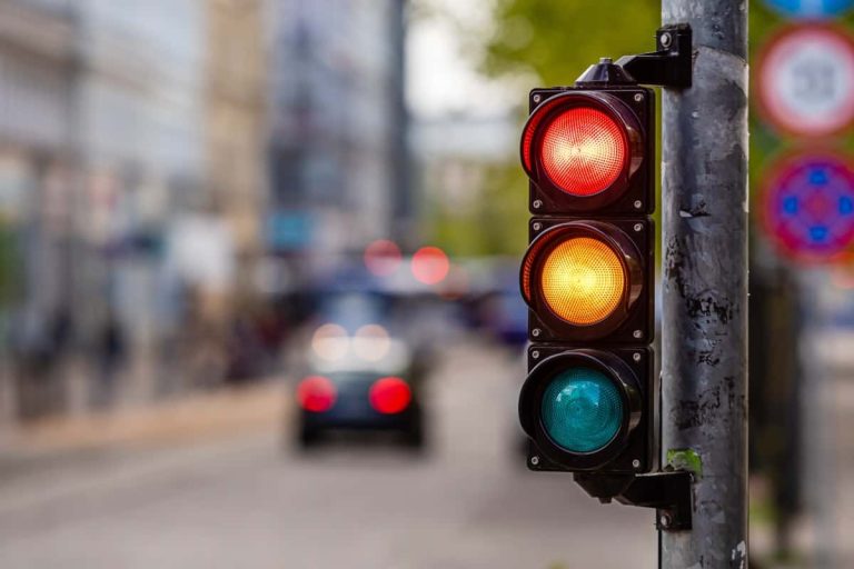 Semáforos são implantados na Avenida do Estado