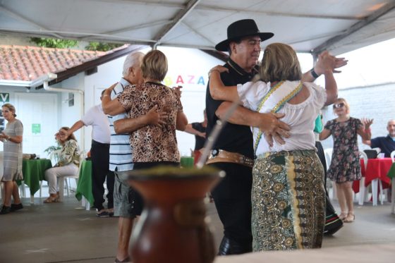 Grupo Mateada Tradição Gaúcha promove celebração na Secretaria da Pessoa Idosa