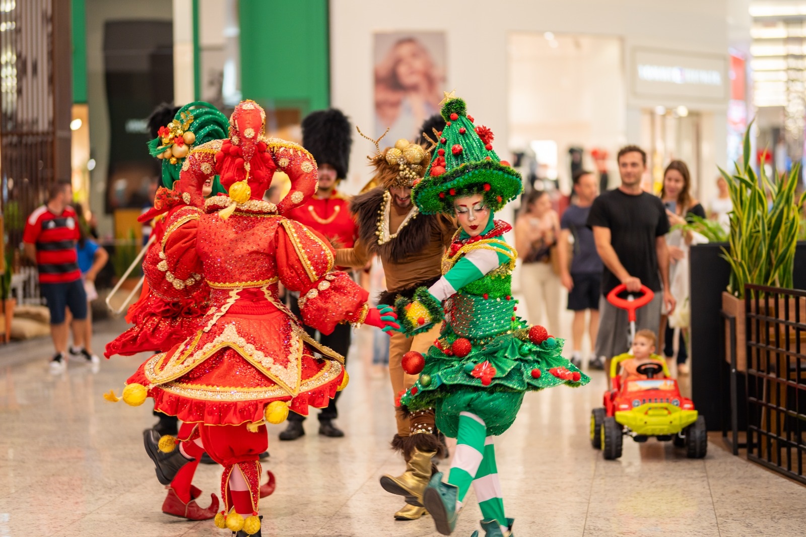 Balneário Shopping terá Parada de Natal: desfile traz encanto e magia para público