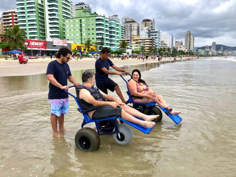 Acesso ao mar para todos: projeto Vida na Praia inicia em Itapema