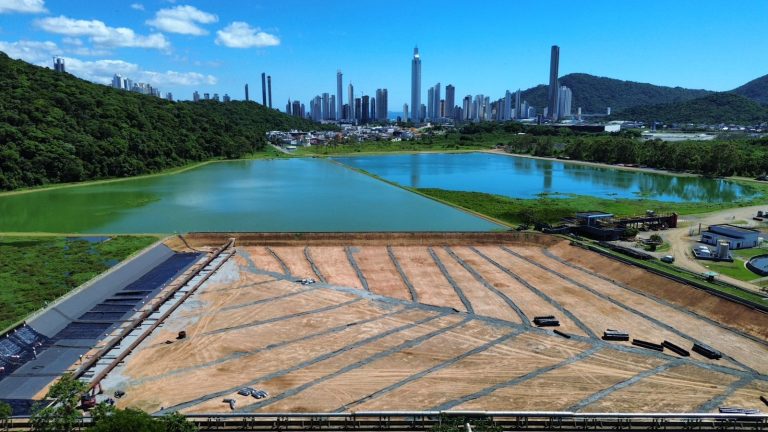 Balneário Camboriú testa novo decantador para melhoria do sistema de saneamento