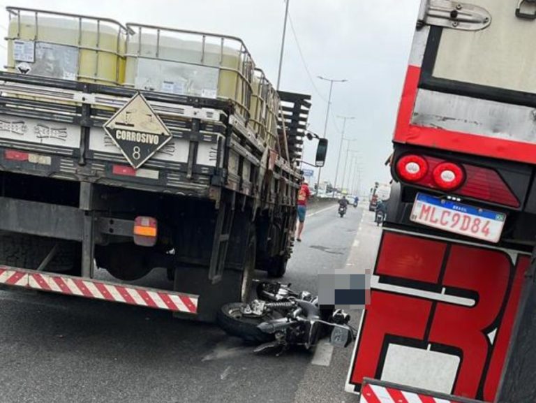 Acidente na BR-101 resulta em morte de motociclista e congestionamento extensivo