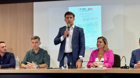 Liderança municipalista: Fabrício Oliveira assume presidência da FECAM