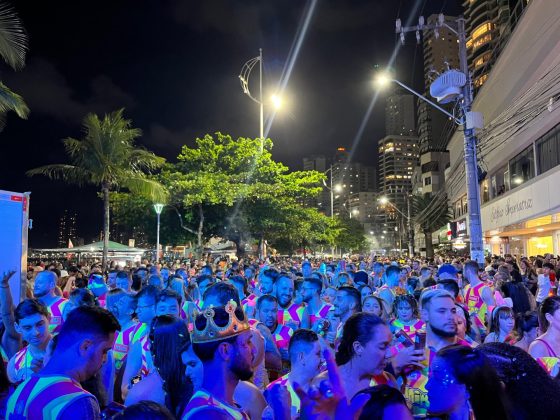 Carnaval de rua de Balneário Camboriú atrai 25 mil pessoas em sua segunda noite