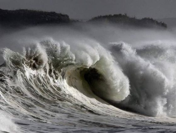 Defesa Civil monitora formação de ciclone atípico em alto mar e alerta para impactos na costa catarinense