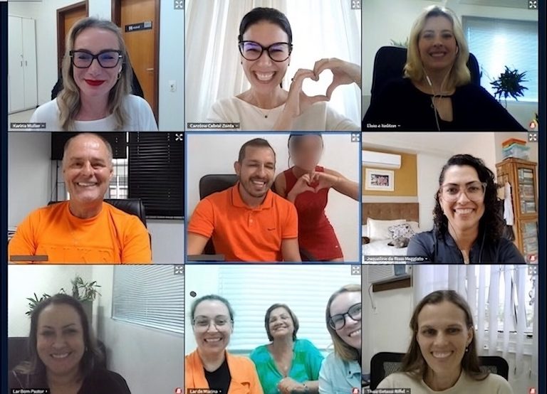 Casal adota quatro irmãos de Camboriú; Família terá 10 integrantes