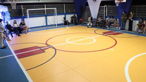 Prefeitura entrega cobertura da quadra poliesportiva do CEM Estaleiro Dona Lila