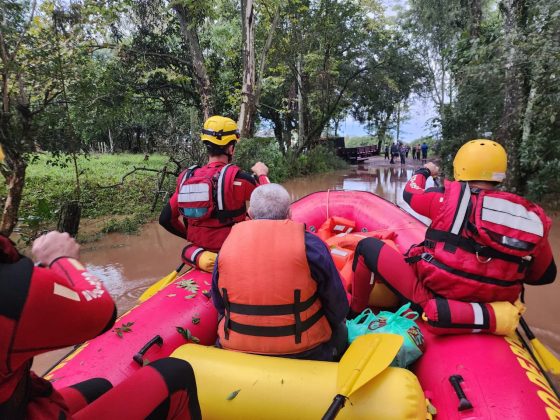 Santa Catarina envia ajuda humanitária ao Rio Grande do Sul diante das fortes chuvas