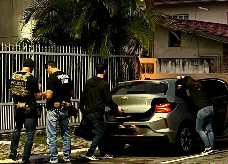 Polícia Civil deflagra operação contra esquema de tráfico e lavagem de dinheiro com busca em Balneário Camboriú