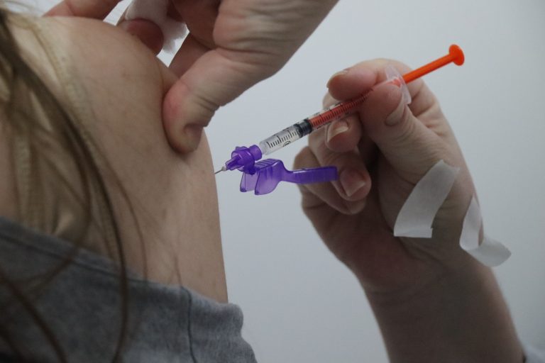 Vacina contra a gripe está liberada para toda a população maior de 6 meses de idade