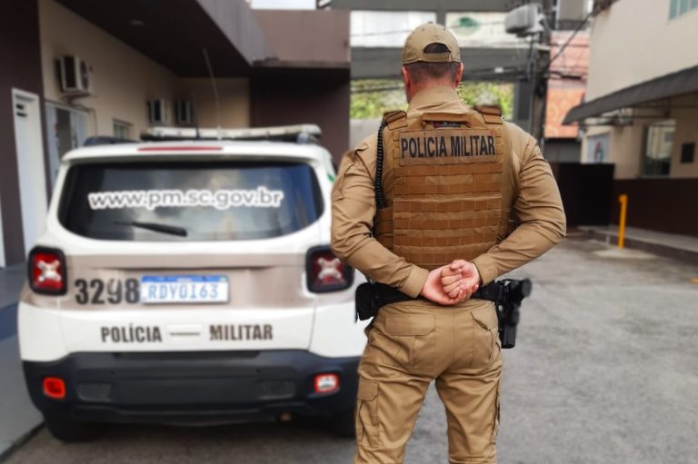 PM de Itajaí captura assassino foragido no bairro Salseiros